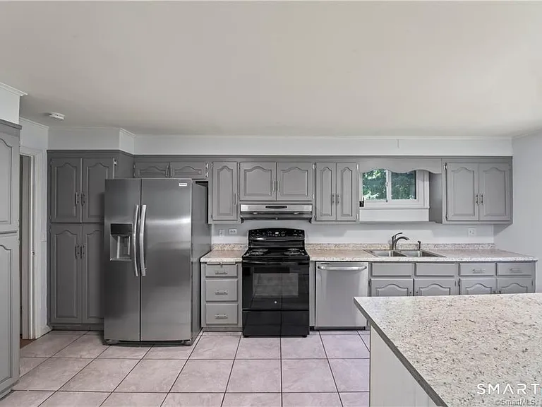 791 Newfield Ave — Photo 8