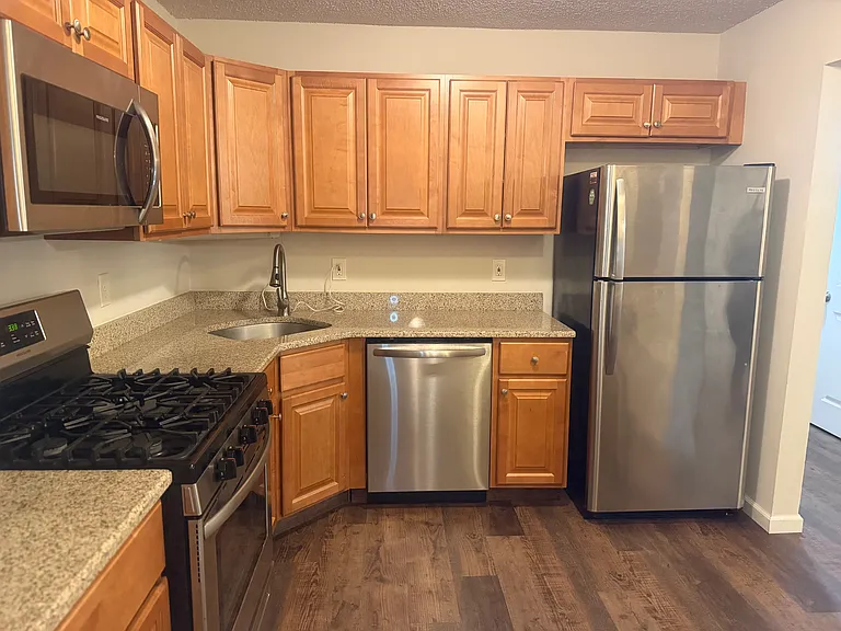 217 Colonial Ct #217 — Photo 7