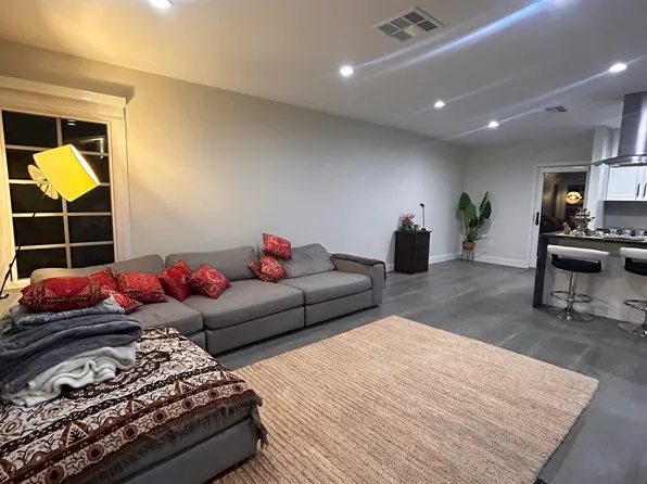811 18th St #B, Santa Monica, CA 90403