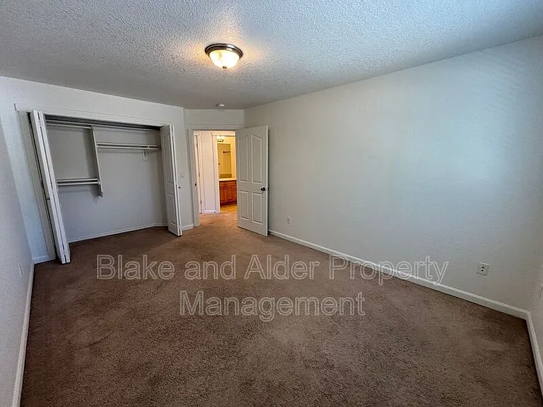 345 Norway St NE — Photo 32