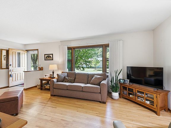 5th image of 261 1st Ave SE