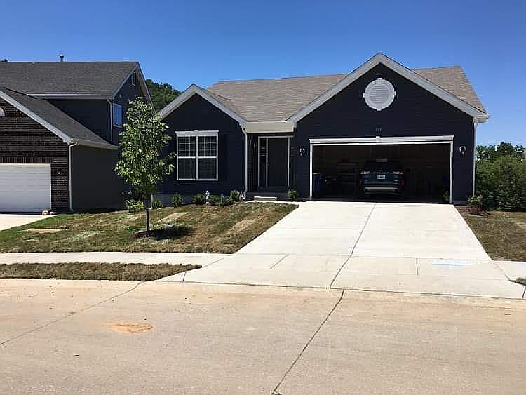 2nd image of 805 Boulder Crest Ct