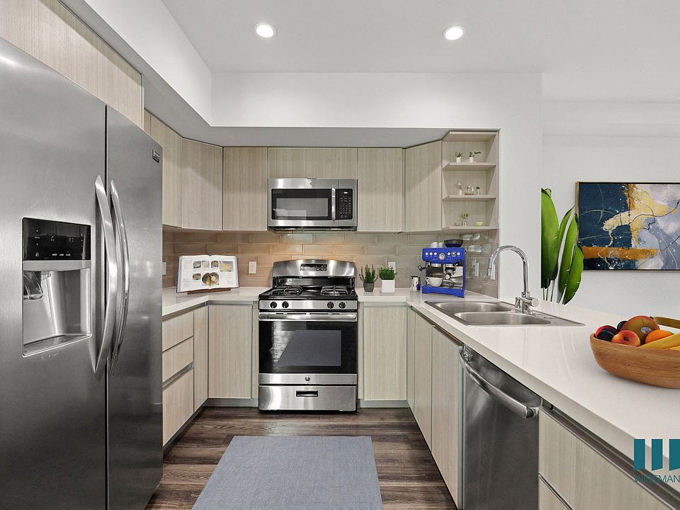 Full-Size Kitchen with Energy-Efficient Appliances and Countertop Bar