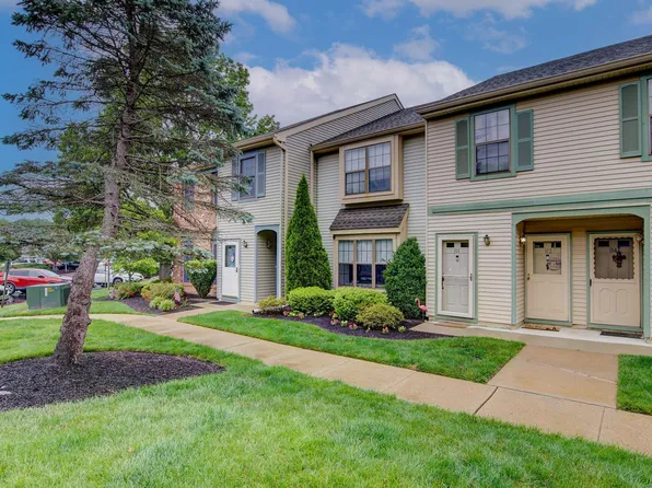 111 Wyndham Pl, Robbinsville, NJ 08691