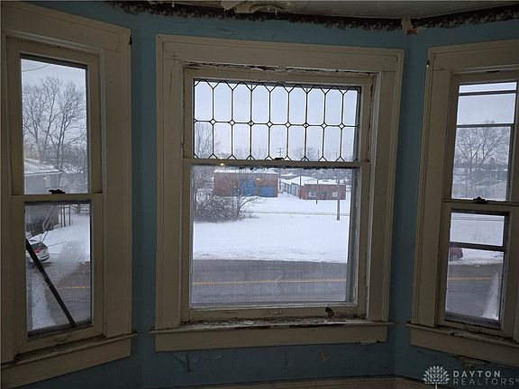 4th image of 727 W High St