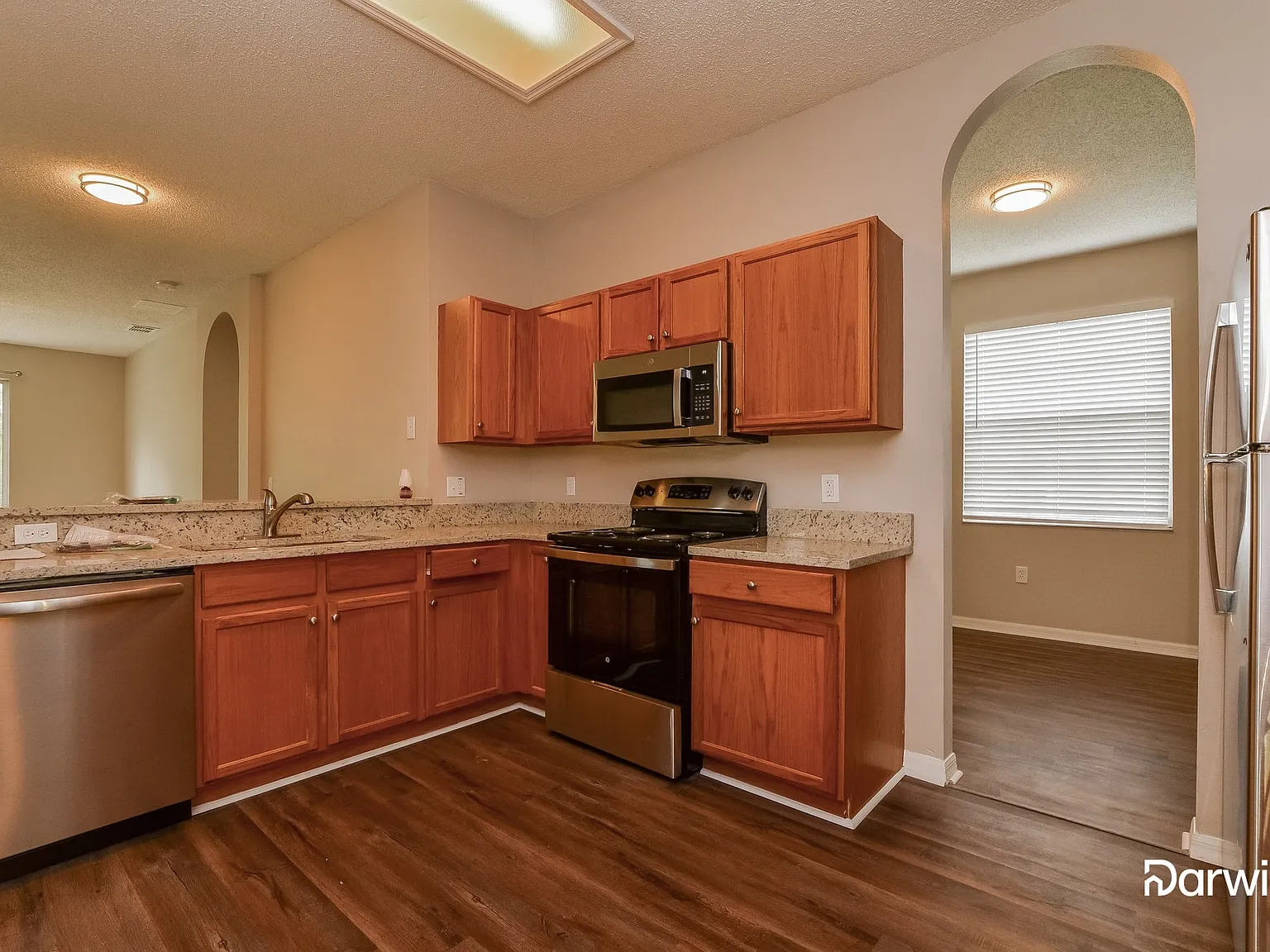 4 bed, 2.0 bath, 1845 sqft, $2,575 — Photo 2