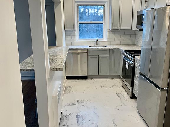 2nd image of 6033 Woodcrest Ave #2F