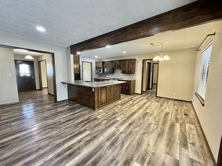 1414 Quail Creek Dr — Photo 9