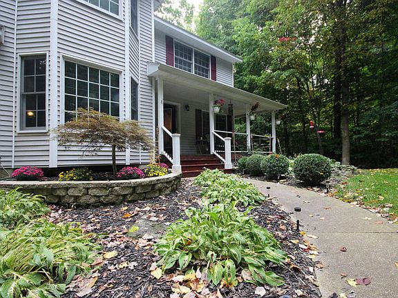 2nd image of 3722 Bennington Dr NE