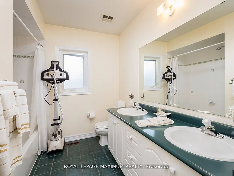 195 Gidleigh Park Cres W — Photo 19