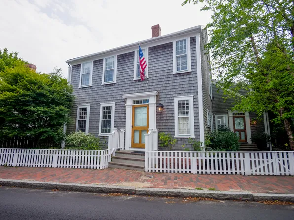 33 Pine St, Nantucket, MA 02554