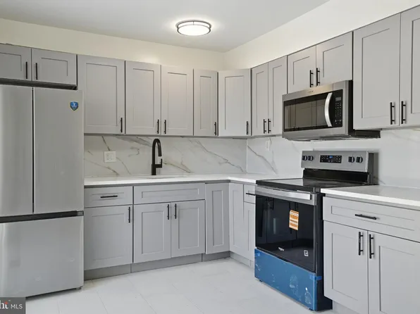 28 Melwood Ct, Sicklerville, NJ 08081