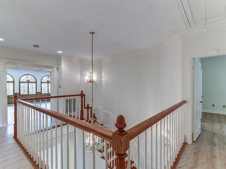 90 Heathrow Ln — Photo 14