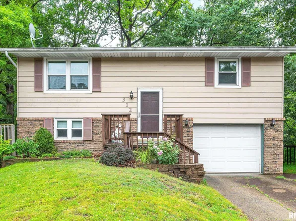 312 Season Dr, East Peoria, IL 61611