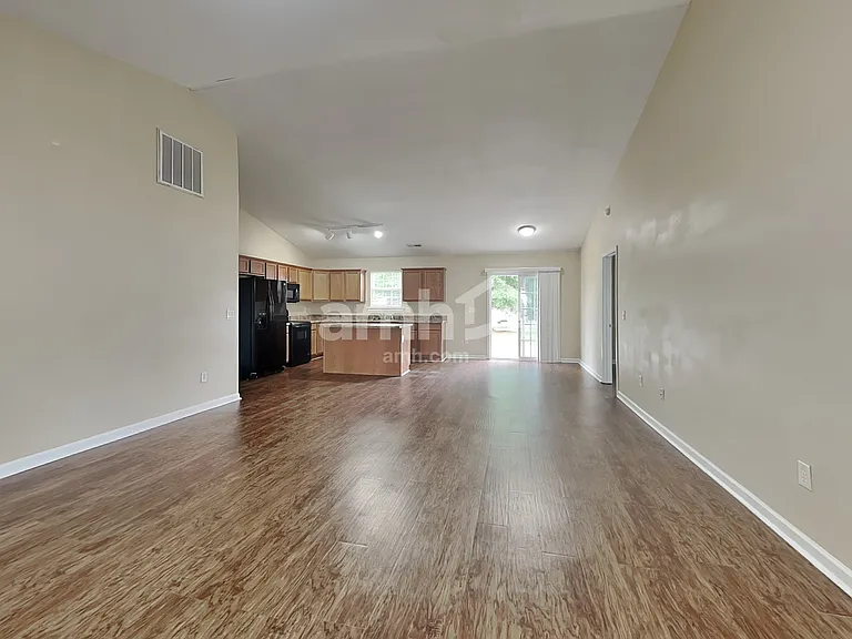 414 Woodford Way — Photo 6