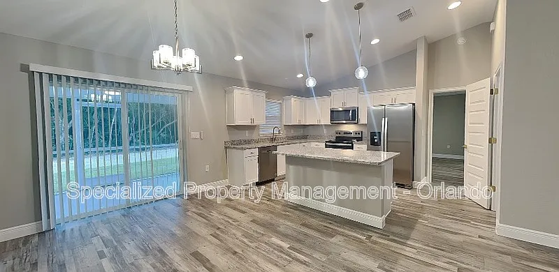 3 bed, 2.0 bath, 1832 sqft, $1,699 — Photo 3