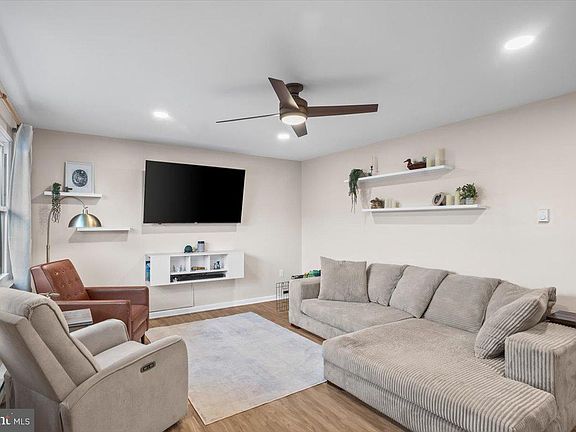 5th image of 144 Maplewood Ln