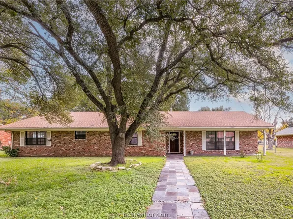 909 Anderson St, Hearne, TX 77859