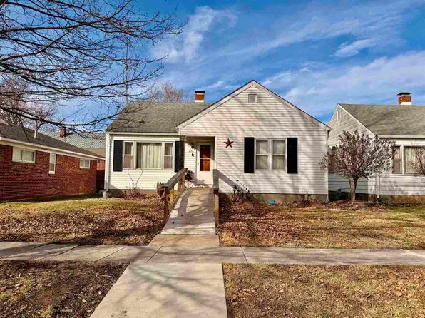 226 S Pine St, Centralia, IL 62801