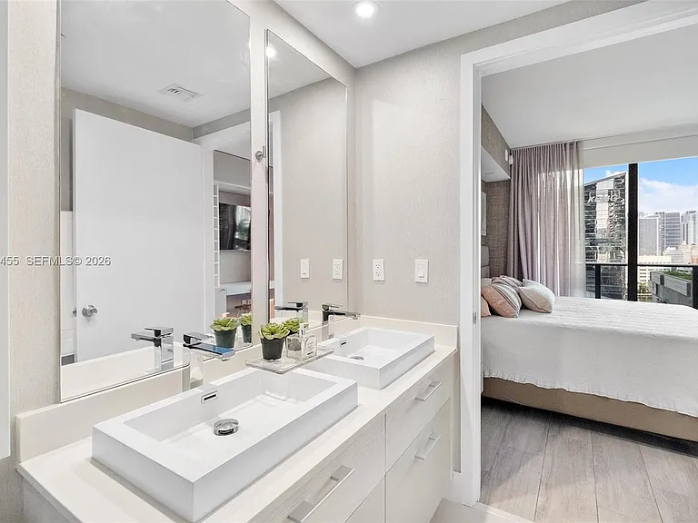 45 SW 9th St #1401 — Photo 24