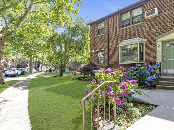 57-26 246 Crescent #E-1, Douglaston, NY 11362