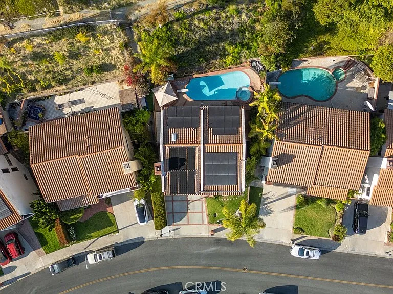 1350 E Tujunga Ave — Photo 4