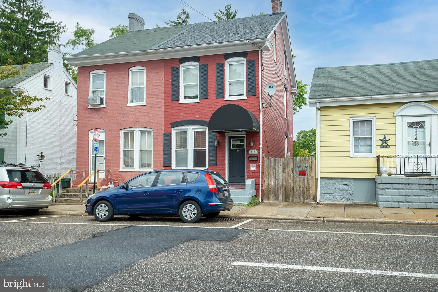218 E Franklin St photo 1