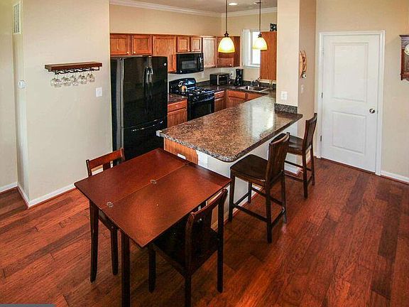 3rd image of 22788 Sagamore Sq