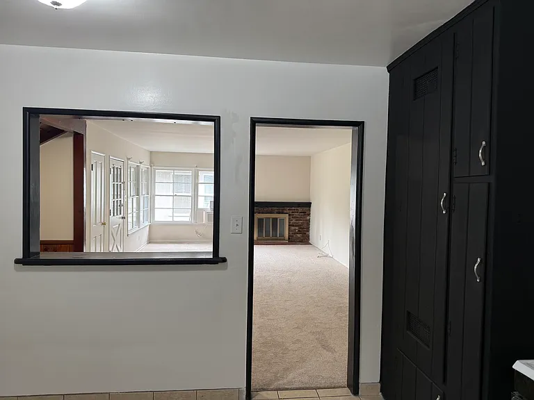 16007 Victory Blvd — Photo 6