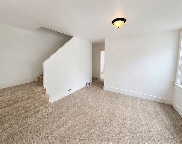 34 Zellers St — Photo 3