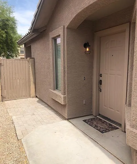 960 E Mountain View Rd — Photo 4