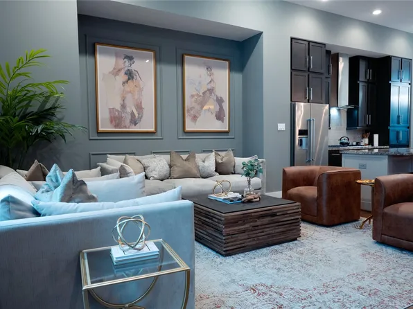 2826 Clay St, Houston, TX 77003