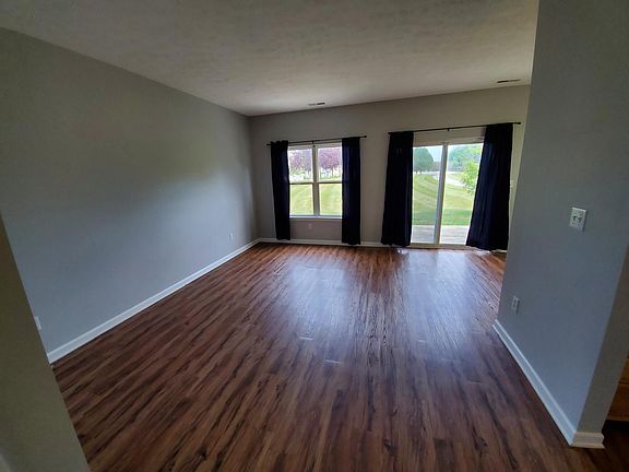 VIEW TOWARDS LIVING ROOM