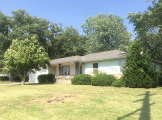 2130 SW Fairlawn Rd, Topeka, KS 66614