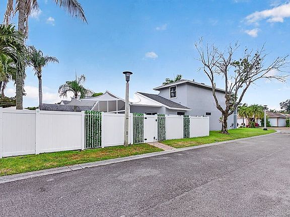 4th image of 2384 NW 34th Ave
