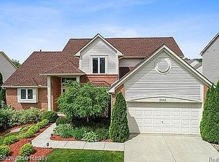 2862 Ivy Hill Dr, Commerce Township, MI