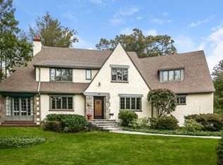 1 E Brookside Dr, Larchmont, NY 10538