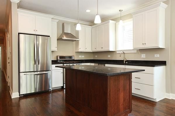 1st image of 4046 N Kenmore Ave #3