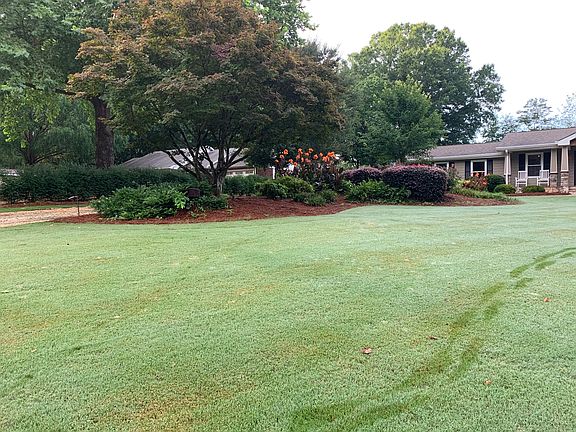 2nd image of 2211 Emerald Dr