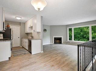 527 Broadway Ave N #527, Wayzata, MN 55391