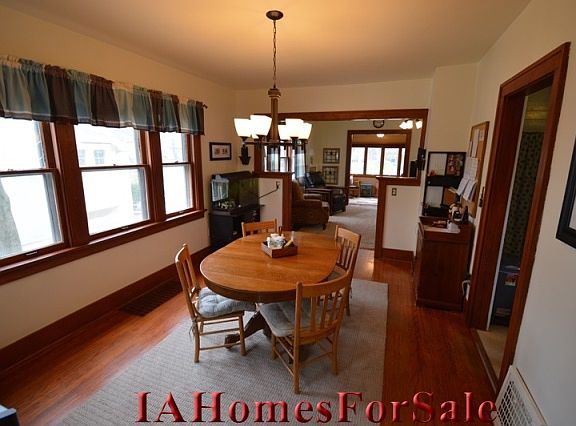 Dining Room - Generously sized w/tons of light.