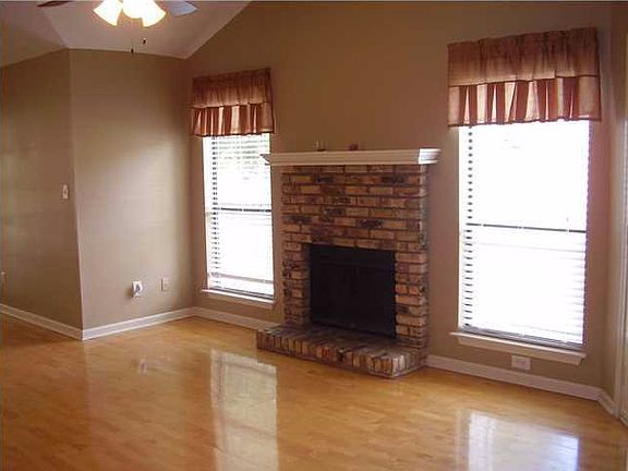 5th image of 111 Darlene Dr