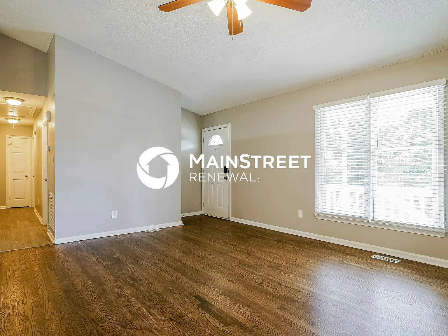 815 Grandview Dr — Photo 3