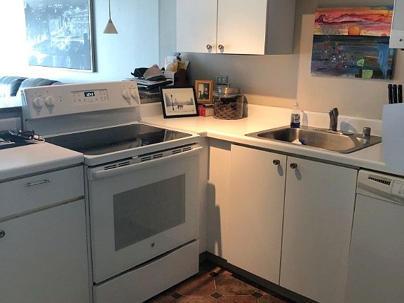 4th image of 2 W Erie St #2104