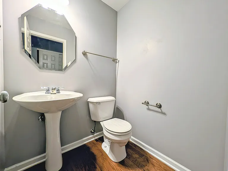 2540 Carlisle Ln — Photo 13