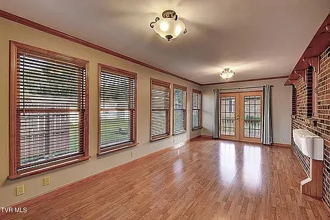 129 Camelot Ct — Photo 5