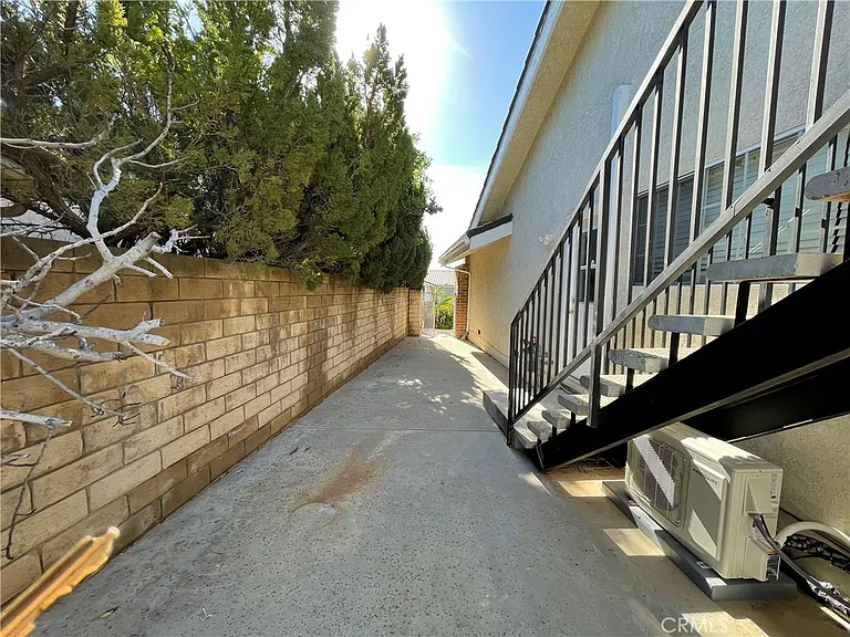 19153 Clymer St — Photo 17