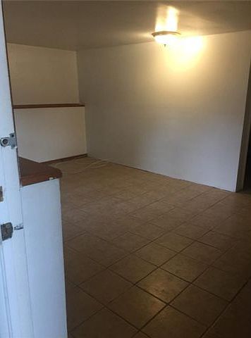1st image of 35 Appleby Ave