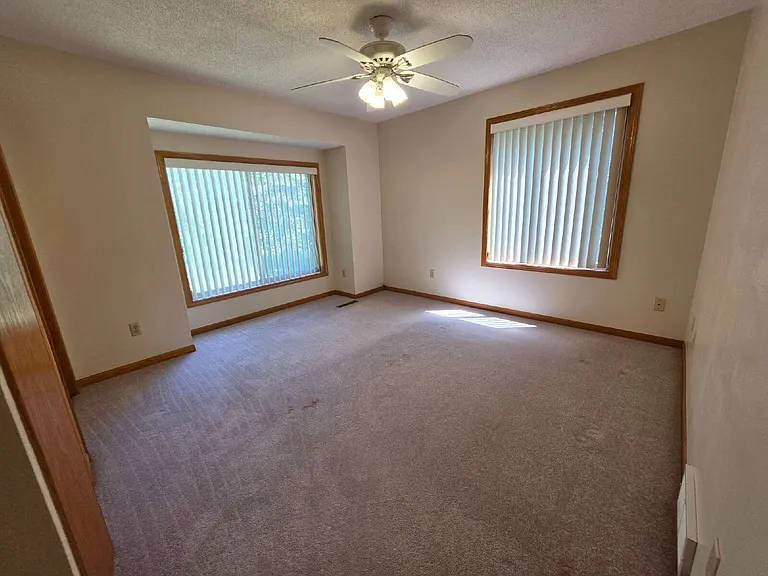 E11975 E Robin Rd — Photo 32