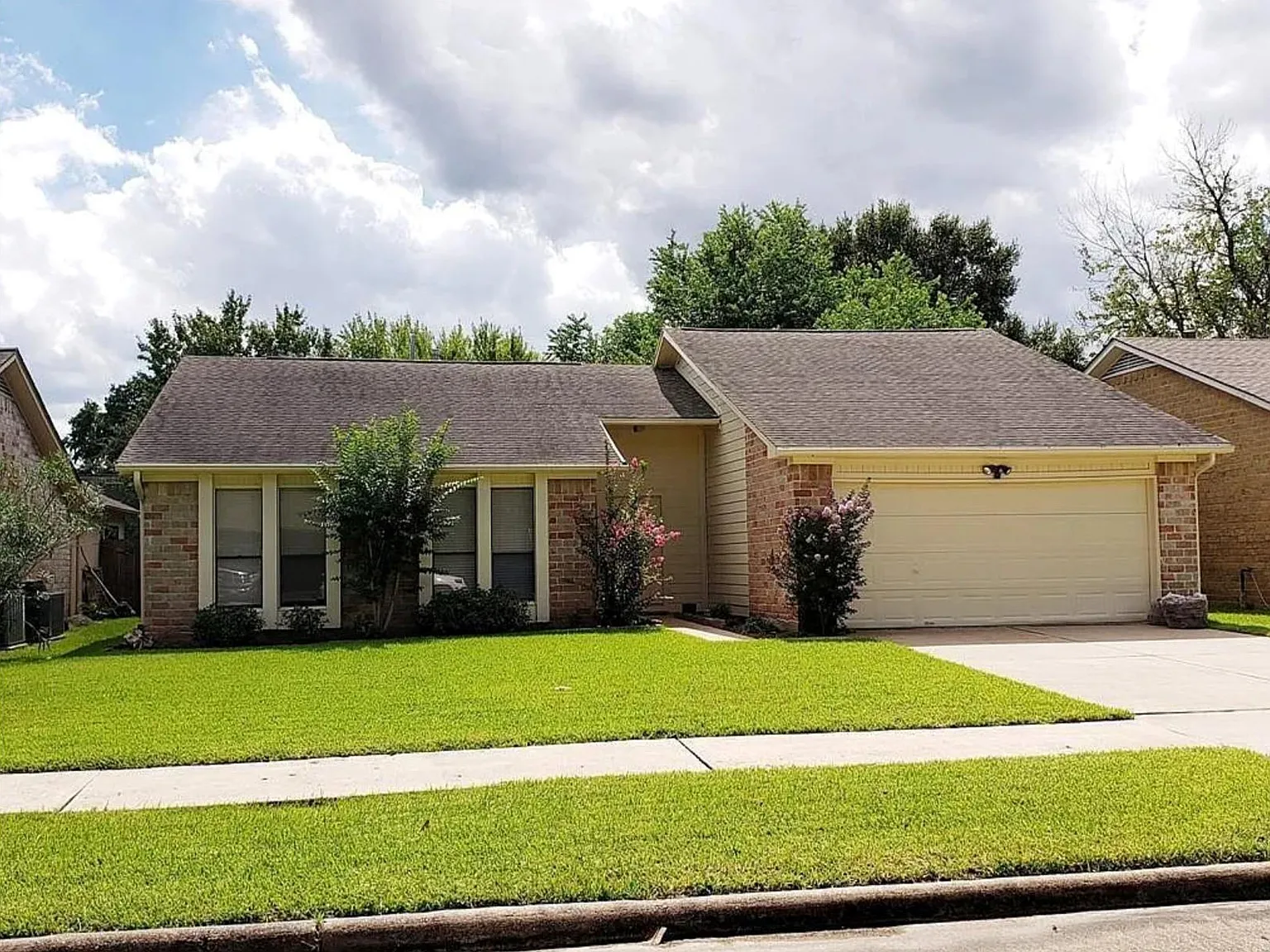 3 bed, 2.0 bath, 1728 sqft, $2,100 — Photo 1